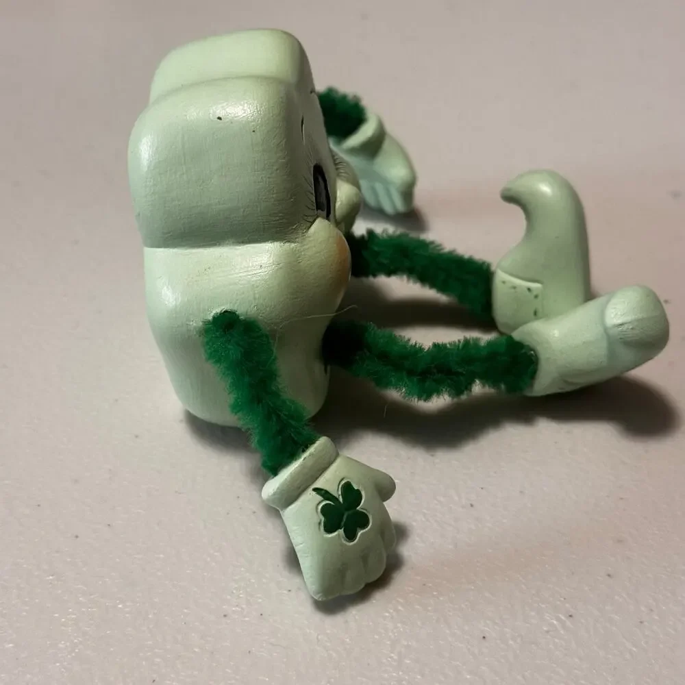 St Patrick's Day Shamrock Anthropomorphic Ceramic Pipe Cleaner Shelf Sitter VTG